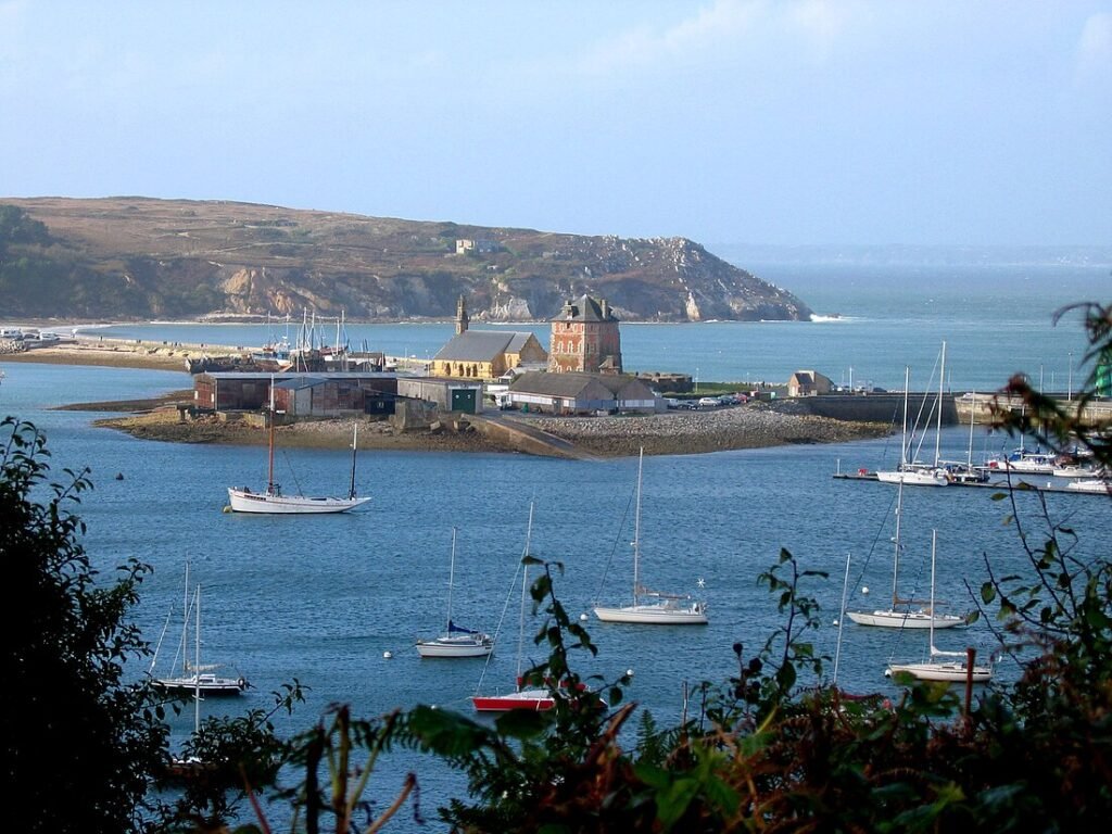 Camaret-sur-Mer Marina: A Celtic Haven for Global Sailors